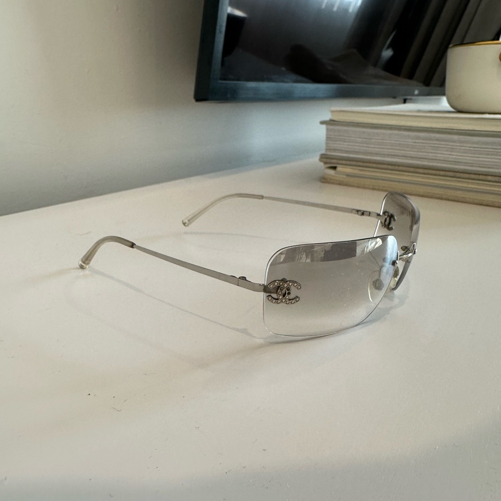 Vintage Chanel trendy sunglasses